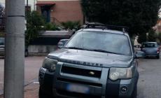 Un lettore: pedoni "sfrattati" dal marciapiede a Monticelli 