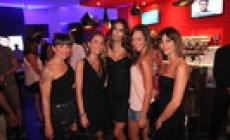 Elisabetta Gregoraci al Win City fa il pieno di selfie