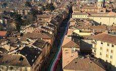 Slogan fascisti sui trattori in una sfilata studentesca  a Reggio Emilia