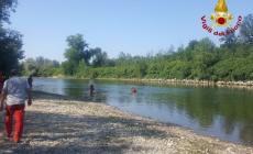 Uomo cade nel fiume Ticino a Pavia, ricerche con un elicottero