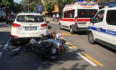 Scooter contro auto: un ferito