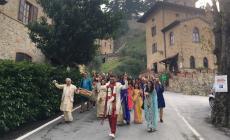 Nozze indiane, fascino e colori al castello di Tabiano