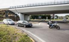 Auto contro bici nella rotatoria  Campus: ferita una ragazzina