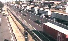 Code in A1 per incidente: 7 km fra Terre di Canossa e Parma. Via Europa in tilt - Video