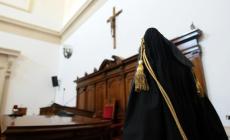 Denuncia il marito per stupro, chiesta archiviazione: "l'uomo deve vincere resistenze"