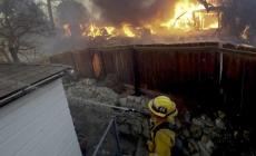 Fiamme a Los Angeles, evacuate 150 mila persone