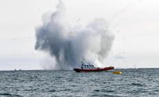 Caccia italiano precipita in mare: trovato il corpo del pilota  Video