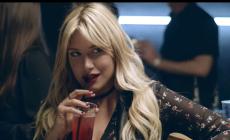 "Secchione is the new figo", nel videoclip di lorenzo Baglioni splende Benedetta Mazza