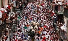 Spagna: al via la corsa dei tori a Pamplona, già tre feriti