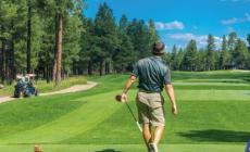 Giocare a golf fa bene e allunga la vita