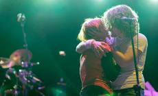 The Cage, concerto con sorpresa: le chiede la mano