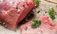 Carne, importante fonte di proteine e minerali