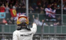 Hamilton, a un passo da Schumi. E festeggia in italiano!