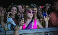 Myss Keta a San Polo di Torrile: l'entusiasmo dei fans (con occhiali) - Foto