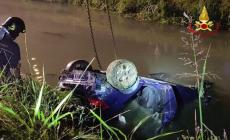 Auto in un canale, morti quattro giovani a Jesolo. Quattro morti anche a Cesena