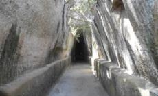 Cuma, assieme a Virgilio  nell'antro della Sibilla  