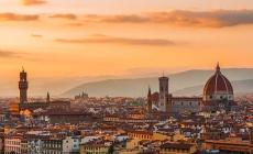 Ragazza cade da una spalletta dell'Arno: salvata