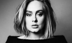Adele rischia l'addio per un problema alle corde vocali: "Sono disperata"