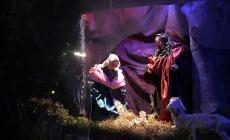 Presepe, spaccato anche il vetro