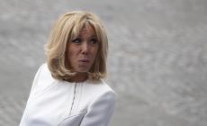 Troppa posta, un esercito di assistenti per Brigitte Macron