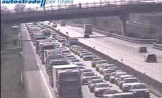 A1, caos tra Fidenza e Fiorenzuola, due incidenti con un morto: code  