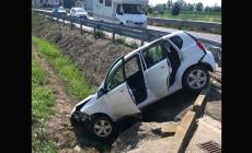 Scontro tra tre auto sulla provinciale: un ferito