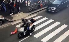Investe una bimba di 4 anni e fugge. Preso: era senza assicurazione e senza patente