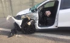 Scontro auto-camion in tangenziale sud: un ferito grave