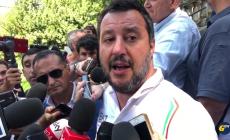 Matteo Salvini a Bibbiano: 'Una vergogna. Segnalate i casi al Viminale' - Video