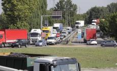 Lunghe code in tangenziale tra l'uscita di via Budellungo e la rotatoria di via Emilio Lepido