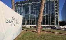 Lite fuori dal locale, 17enne in coma