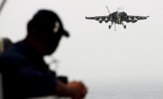 Disegna un pene in cielo, top gun  nei guai