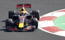 Seconde libere, Ricciardo davanti a tutti