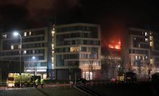 Maxi incendio in parcheggio, distrutte 1.400 auto