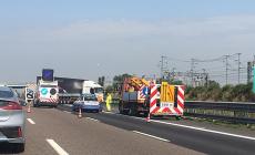 Auto contro un guard-rail in A1: un ferito