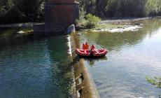 Si tuffa  e annega davanti agli amici: tragedia alle Spiagge di Borgotaro
