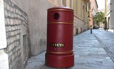 Cambiano i cestini in centro storico