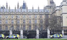 Attacco terrorista davanti a Westminster:  quattro morti e 20 feriti, ucciso l'assalitore 