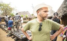 'Migranti maltrattati sul set dell'ultimo film di Zalone'.  Il produttore: 'E' falso'