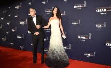Amal con il pancione: sul red carpet dei César