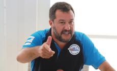 Salvini: E' Ferragosto? I parlamentari alzino il culo e vengano alle Camere  - Video