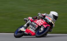 Pioggia di penalità in Moto3, niente pole per Fenati