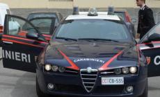 Tenta di gettare dal balcone la compagna: arrestato