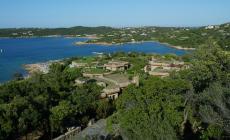 Yacht a fuoco a Porto Cervo: salve 8 persone ma la nave affonda