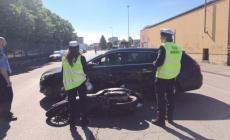 Scontro auto-scooter in via Mazzacavallo. Via Montanara: pedone investito 