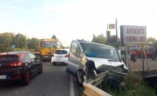 Carro attrezzi e furgone si scontrano sull'Asolana