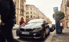 Bmw 225xe Active Tourer: &egrave; elettrica ma solo quando e dove serve