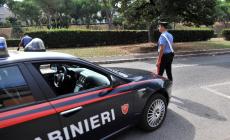 Scaraventa a terra la barista e picchia un cliente, 38enne denunciato a Montecchio