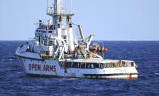 Open Arms: recuperati i  naufraghi che si sono lanciati in mare