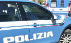 Picchia la moglie e tenta di strangolarla in hotel davanti al figlio piccolo e ad altri turisti: arrestato 35enne a Rimini 